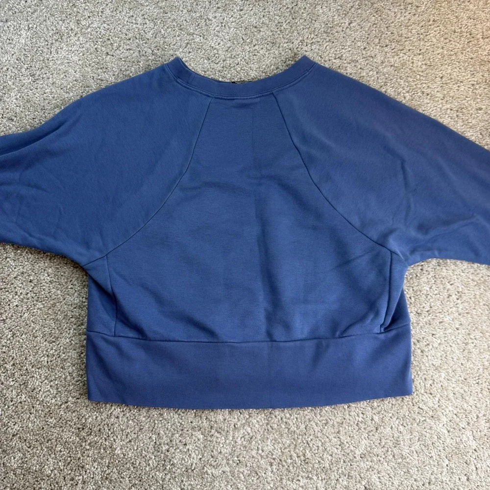Nike Sweatshirt Womens XS Blue Dri-FIT Embossed Logo Cropped Raglan Pullover